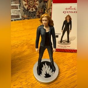 ‘14 Divergent Hallmark Ornament